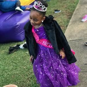 Meet your Posher, Gregory